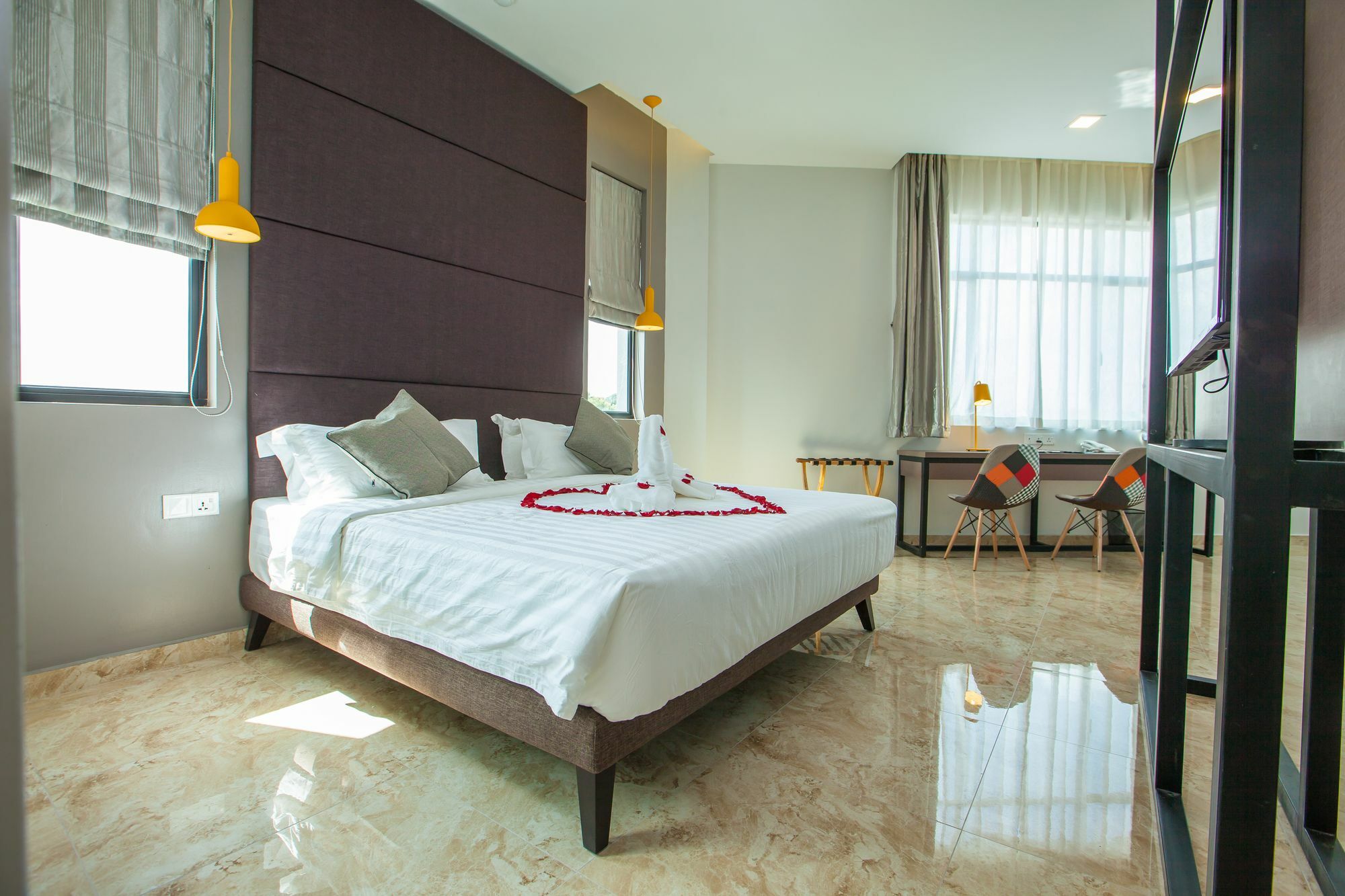 Bzz Hotel Секудаи Экстерьер фото